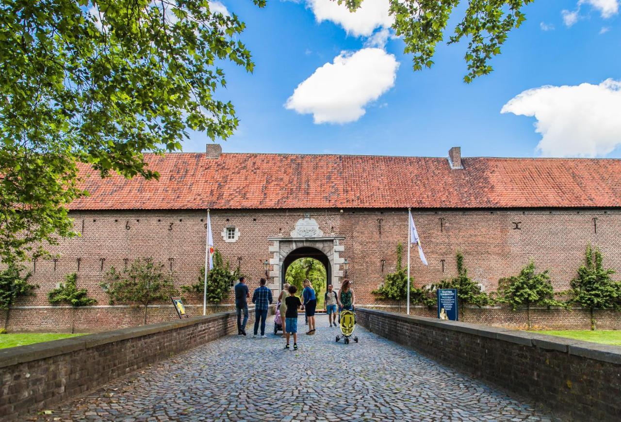 Landgoed Kasteel Limbricht Bed & Breakfast ภายนอก รูปภาพ